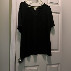 Black short sleeve women’s T-shirt size 26/28